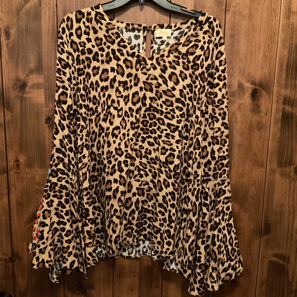 Chic Leopard Print Bell Sleeve Blouse